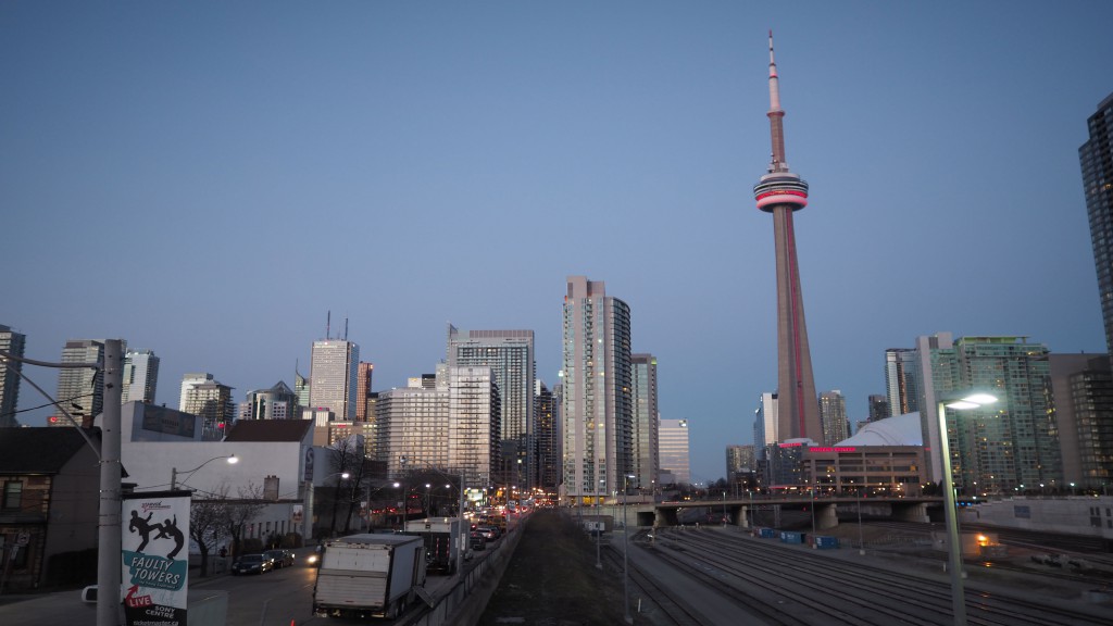 Toronto-Skyline-from-tracks-4k
